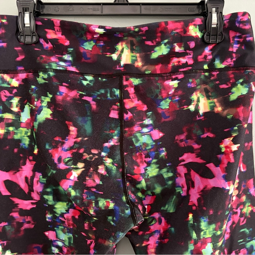 Fabletics Define PowerHold Mid-Rise Capri Size L - Picture 7 of 11